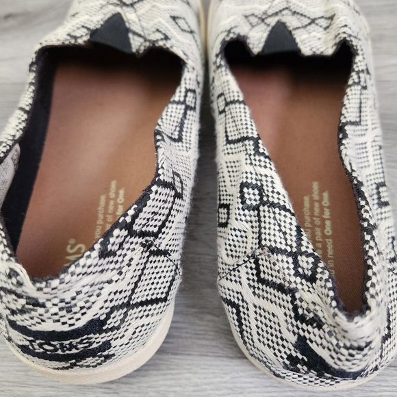 TOMS White and Black Shoes 9.5 Diamond Jacquard Aztec Weave Print - Picture 12 of 15